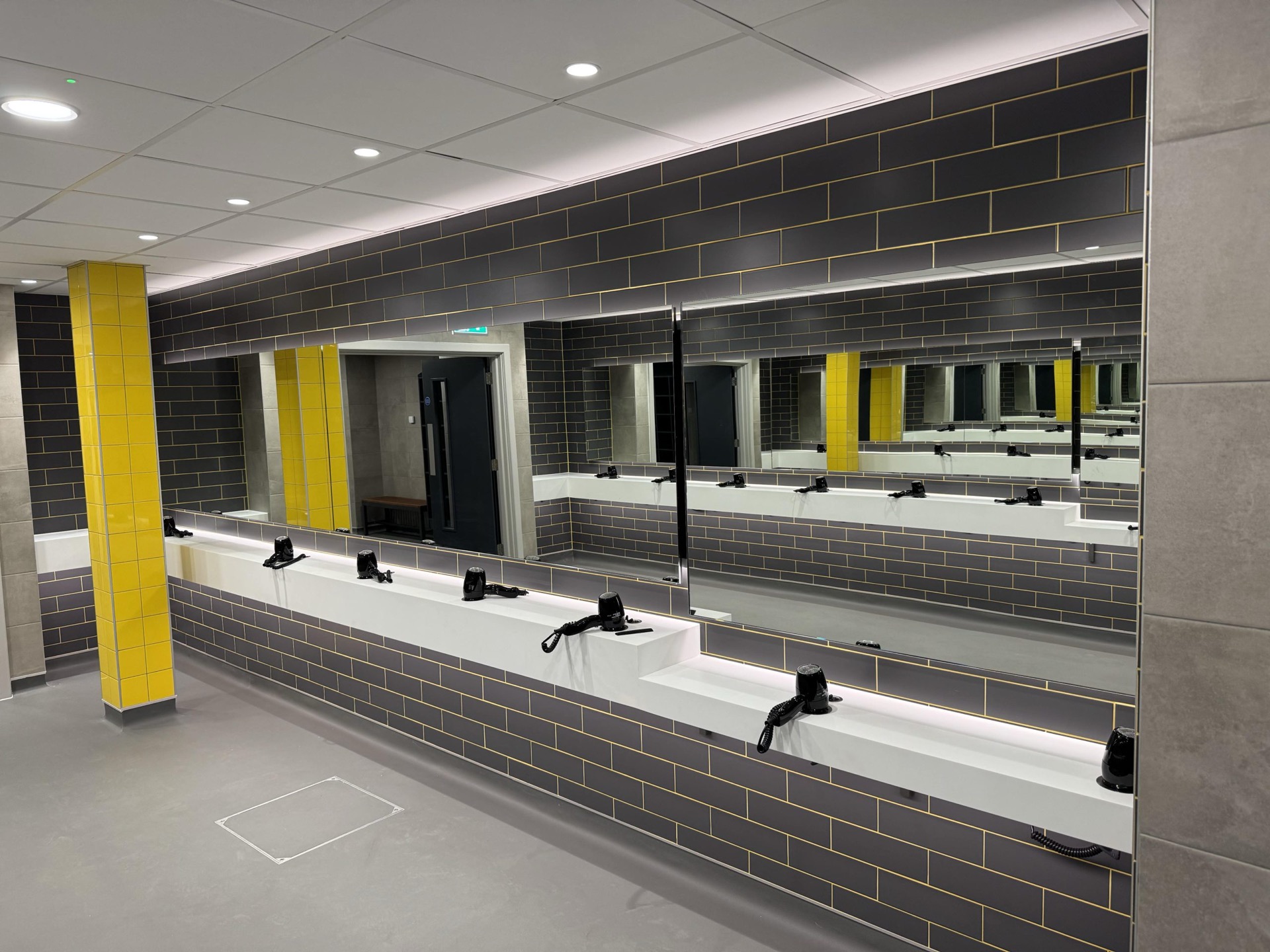 Commercial changing room fit-out